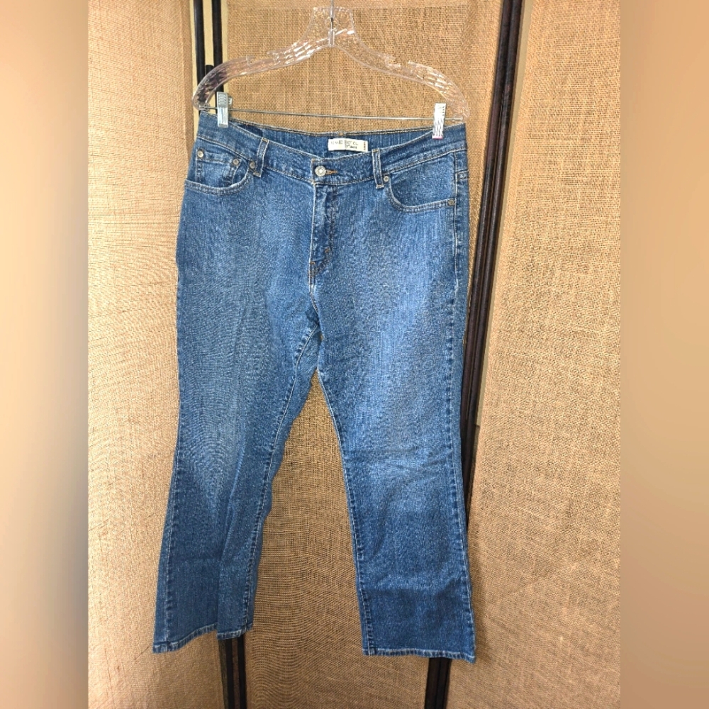 Women's Levis Red Tab Relaxed Boot Cut 550s Classic Blue Jeans Size 12 Short